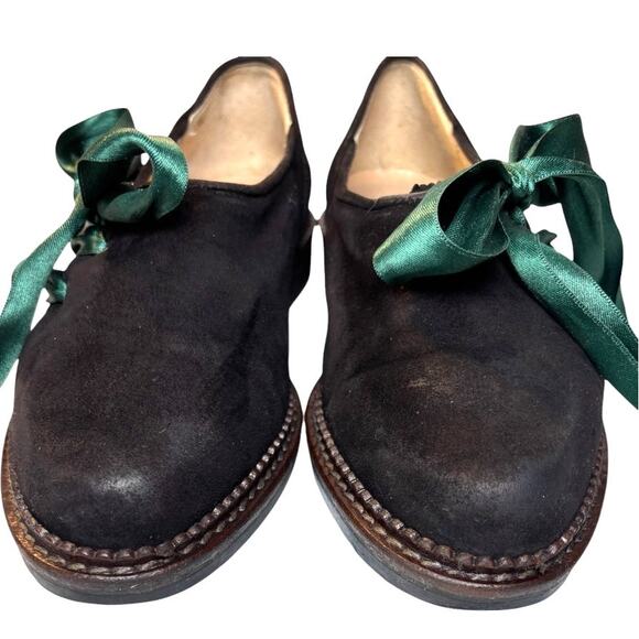 Chic Black Flats with Green Ribbon and Embroidery - Picture 3 of 8